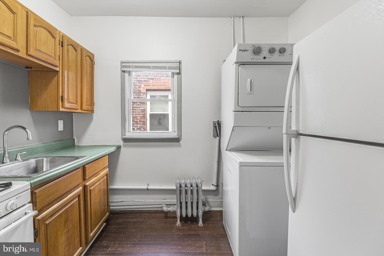 PORT RICHMOND - Residential Lease