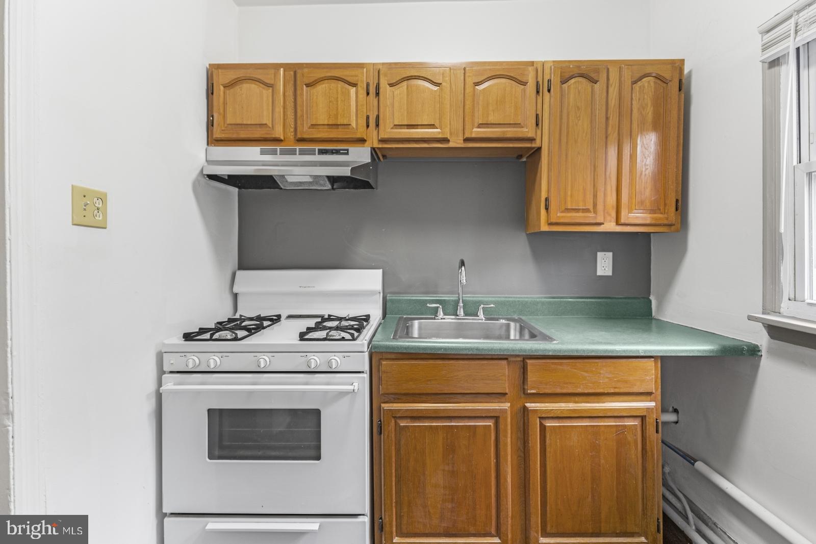 PORT RICHMOND - Residential Lease