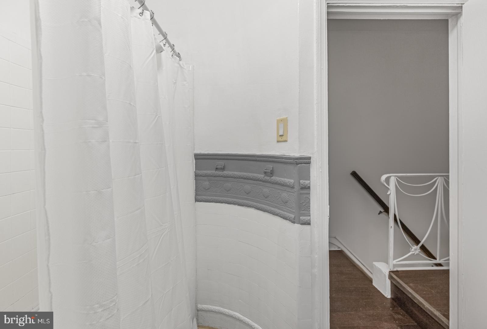 PORT RICHMOND - Residential Lease