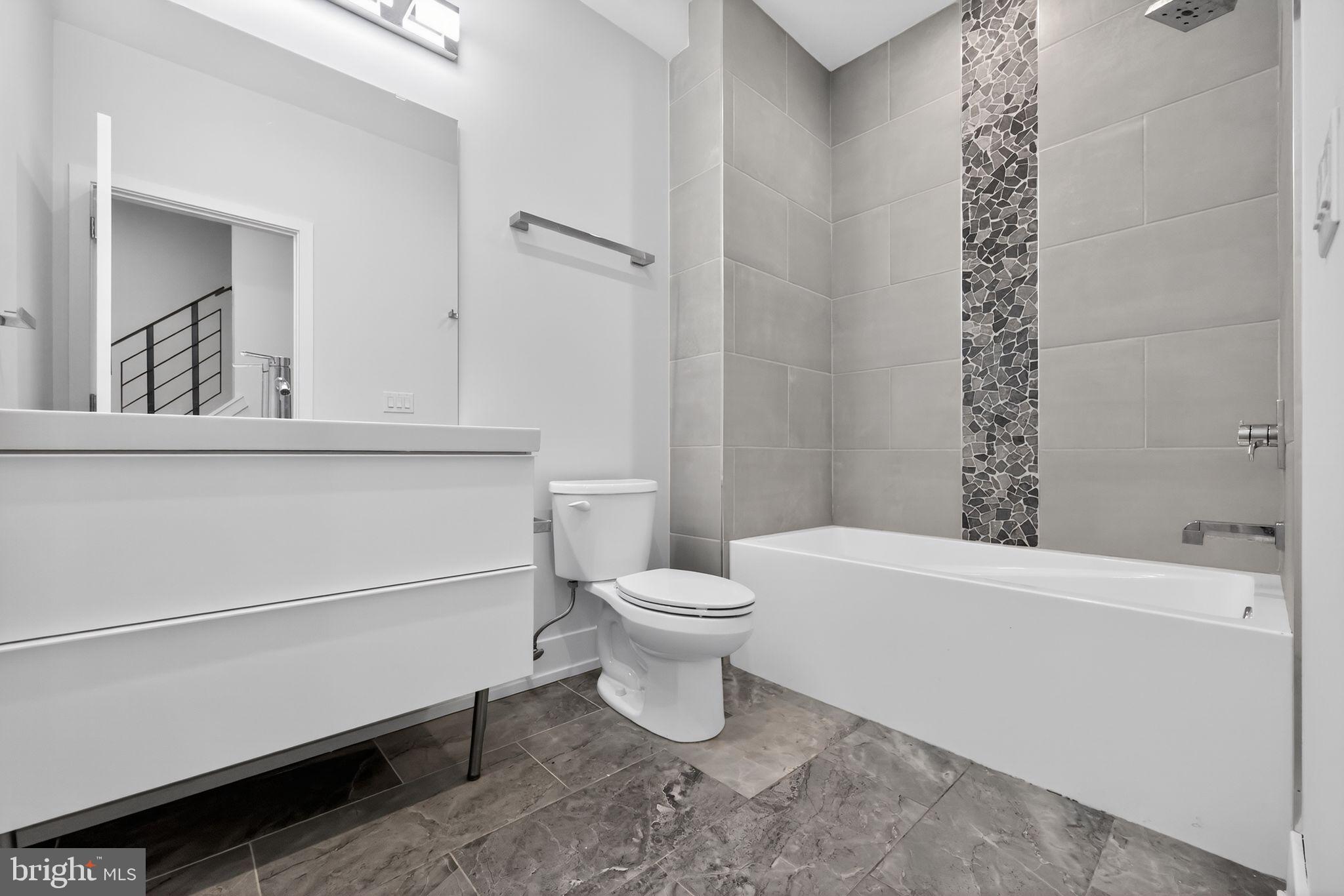 PORT RICHMOND - Residential