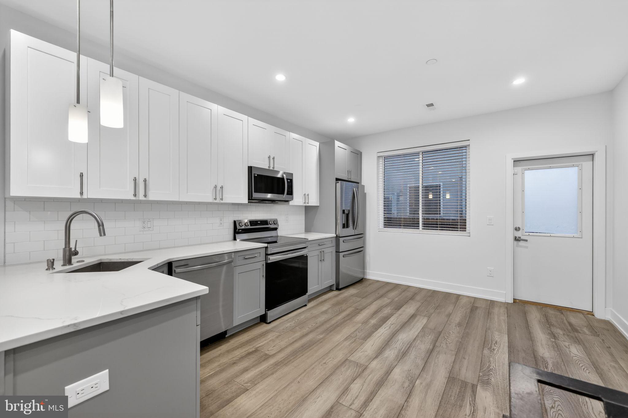 PORT RICHMOND - Residential