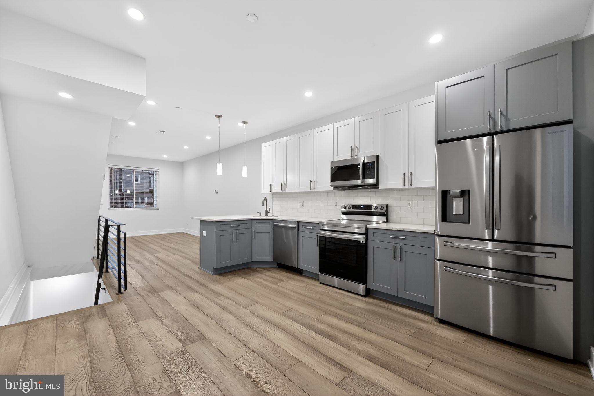 PORT RICHMOND - Residential