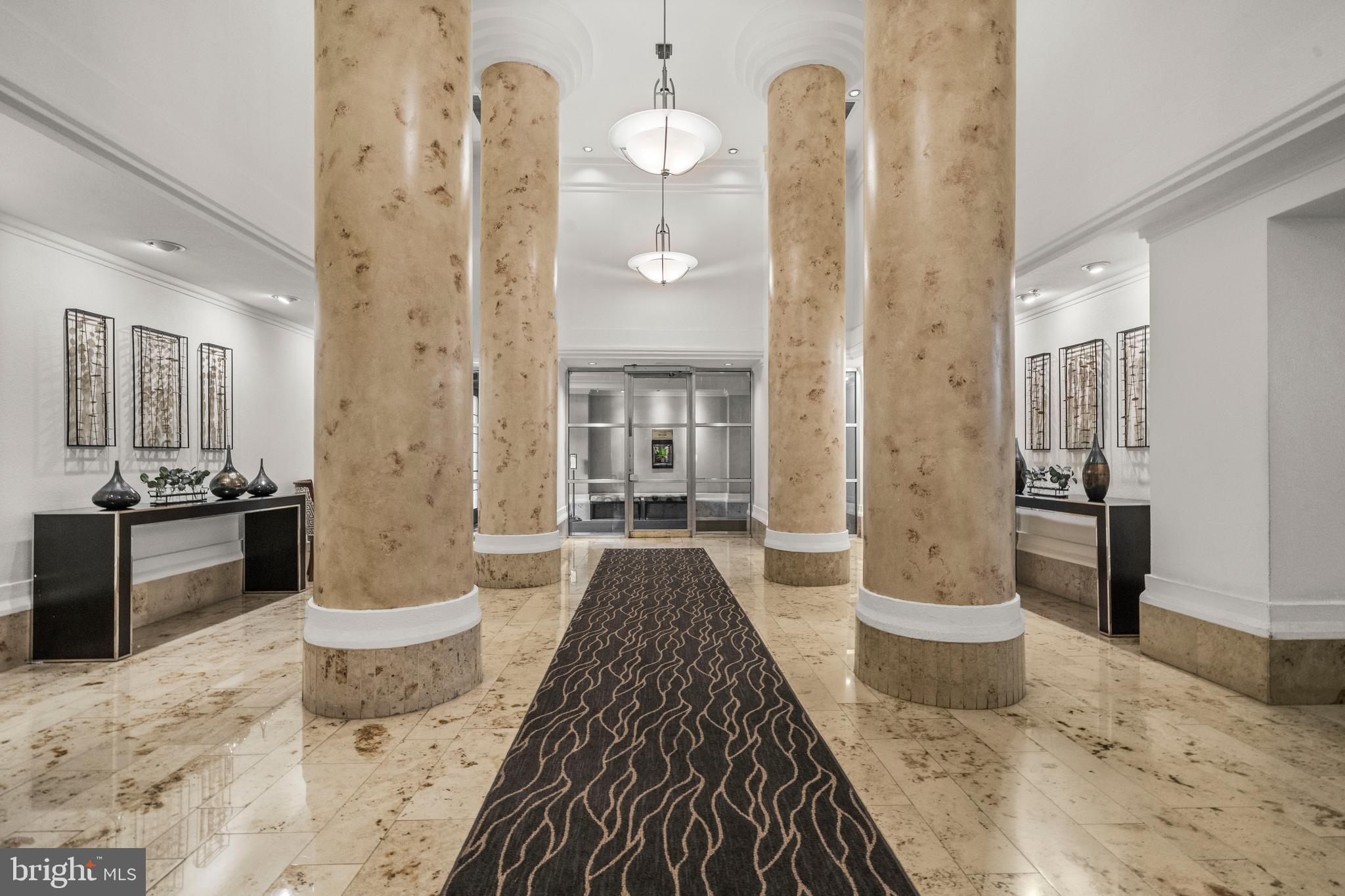 CARLYLE TOWERS - Residential