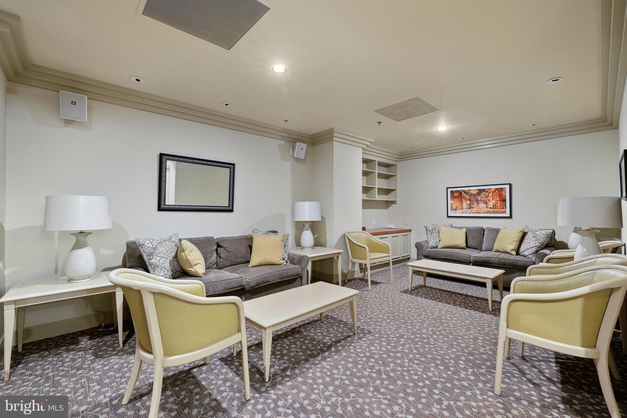 CARLYLE TOWERS - Residential