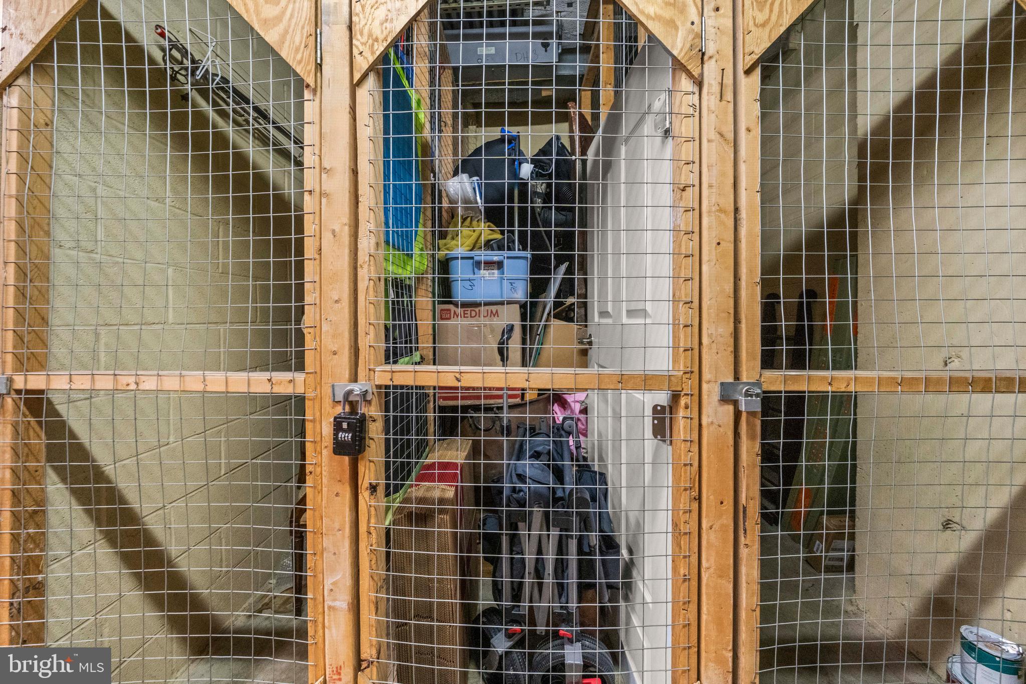 CARLYLE TOWERS - Residential