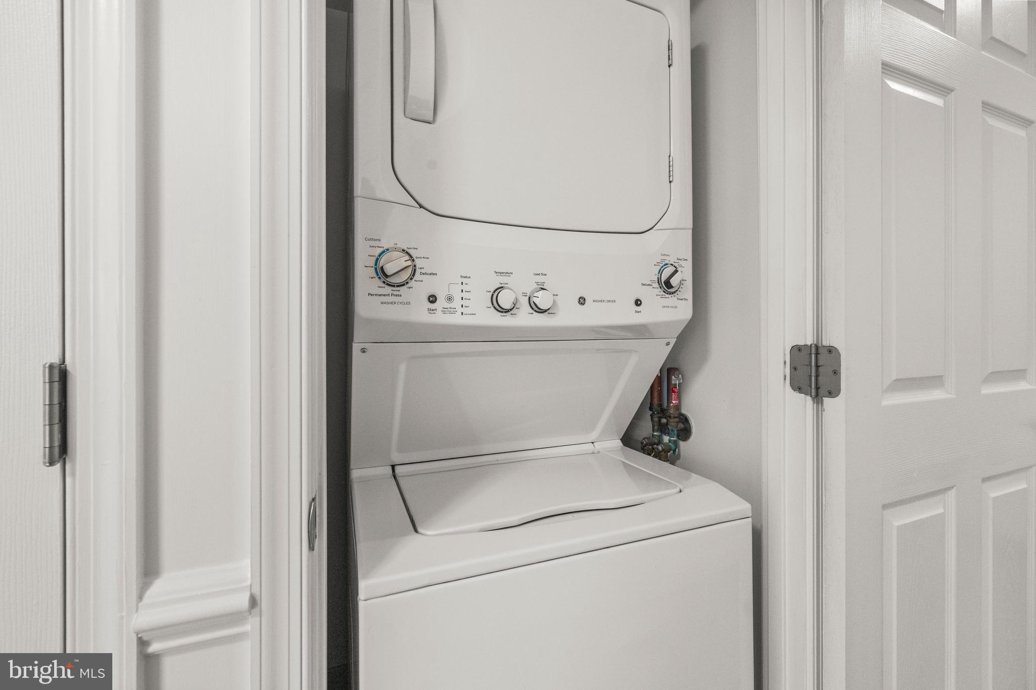 CARLYLE TOWERS - Residential