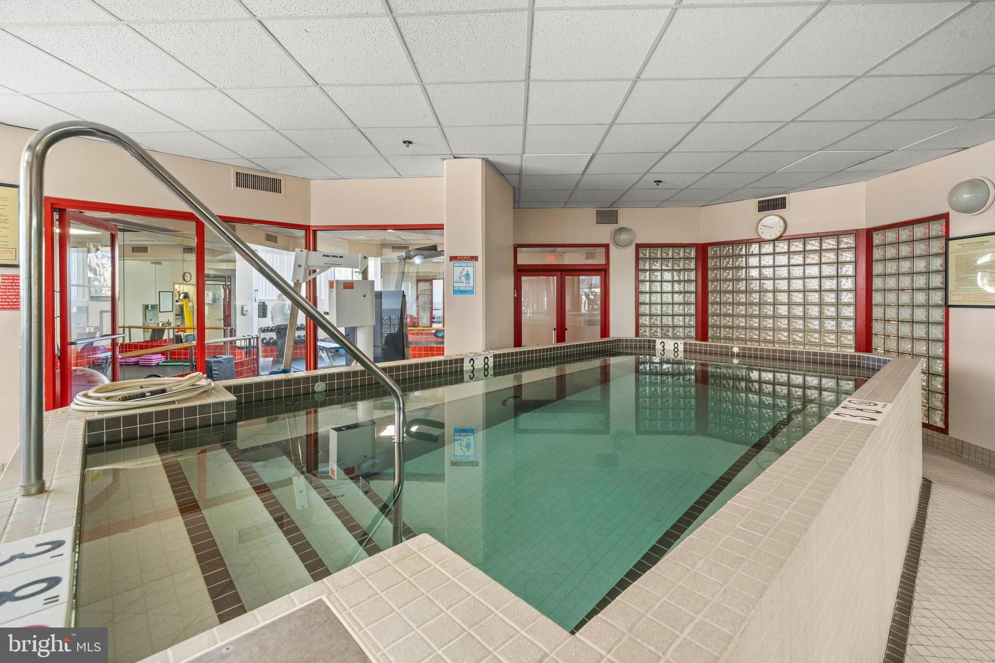 CARLYLE TOWERS - Residential