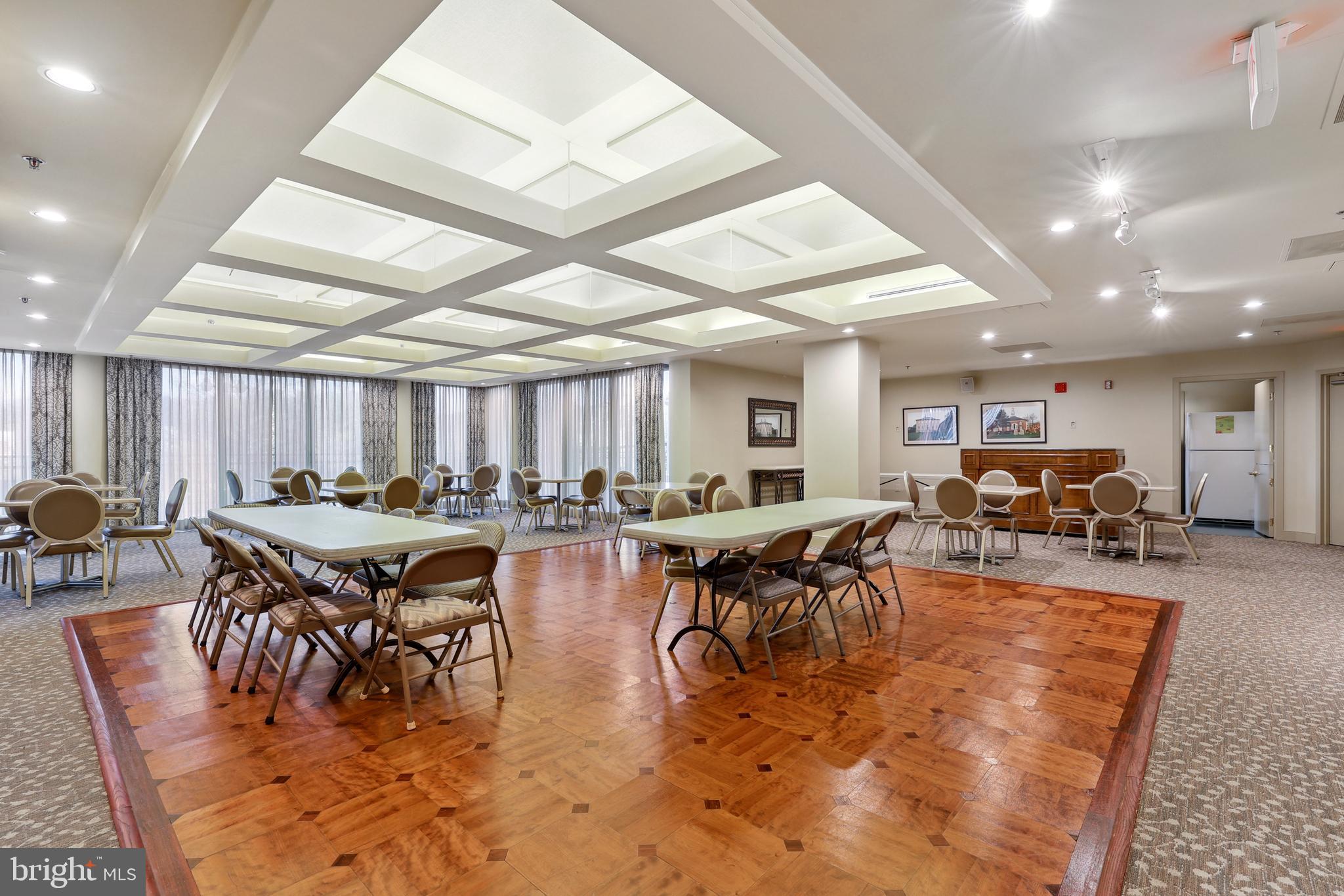 CARLYLE TOWERS - Residential