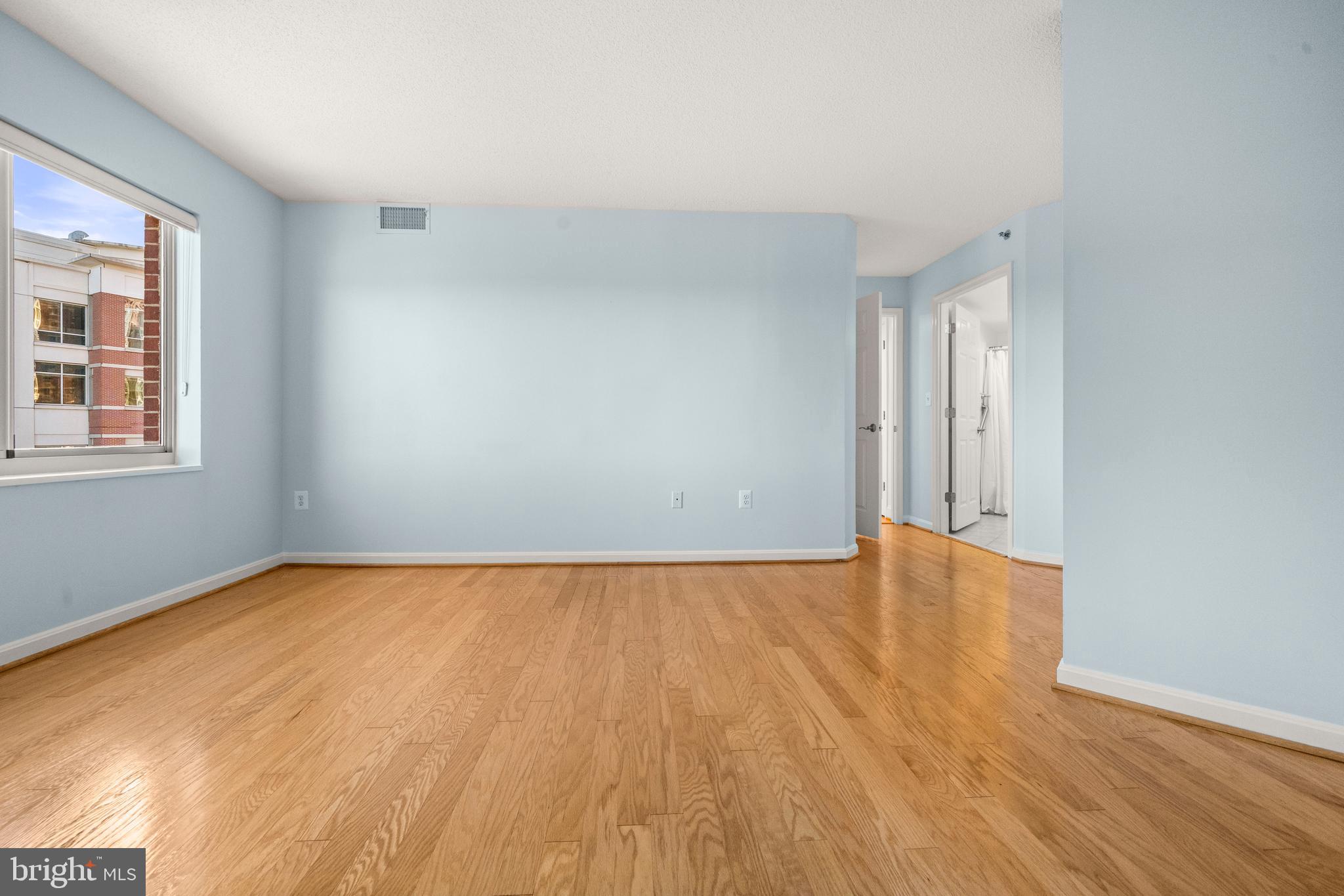 CARLYLE TOWERS - Residential