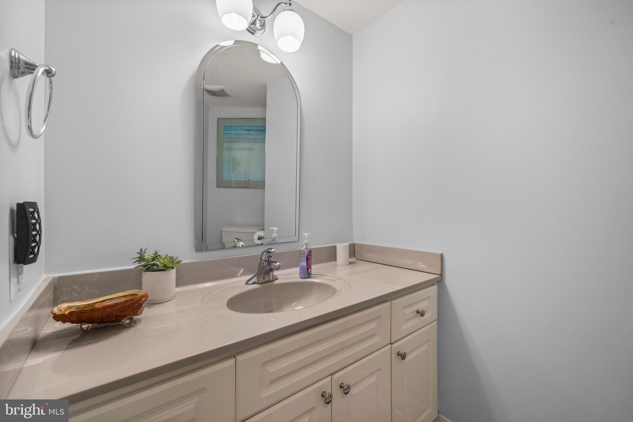 CARLYLE TOWERS - Residential