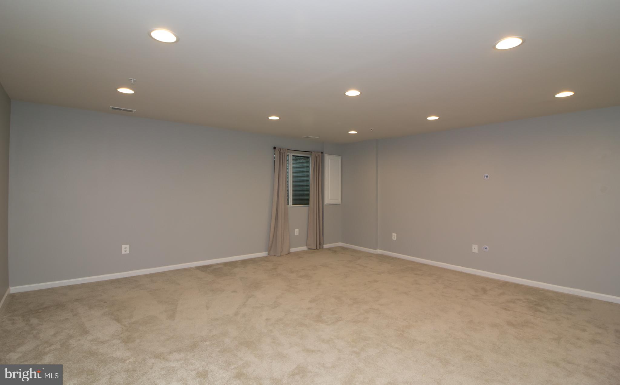 LANDSDALE - Residential Lease