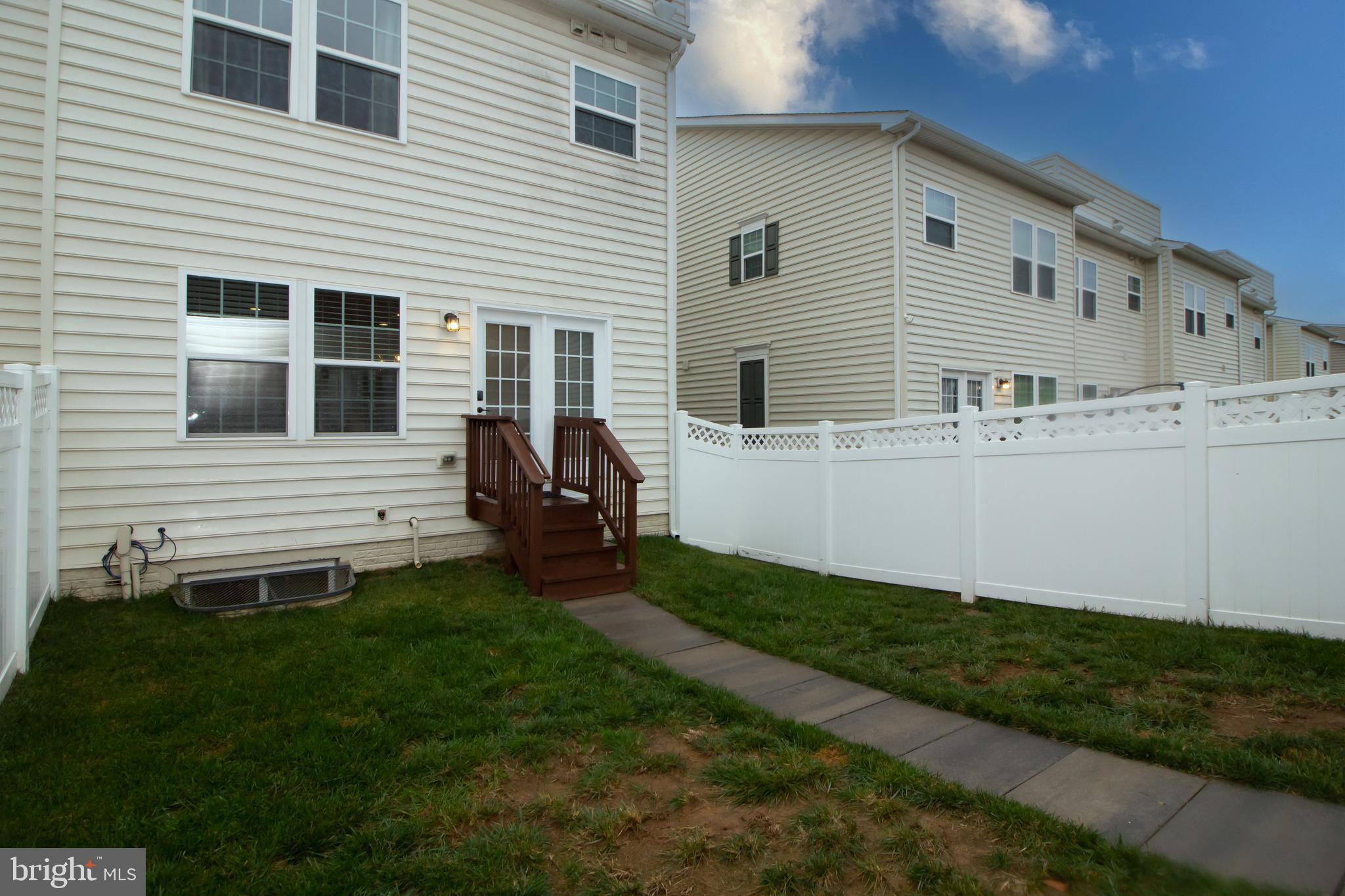 LANDSDALE - Residential Lease