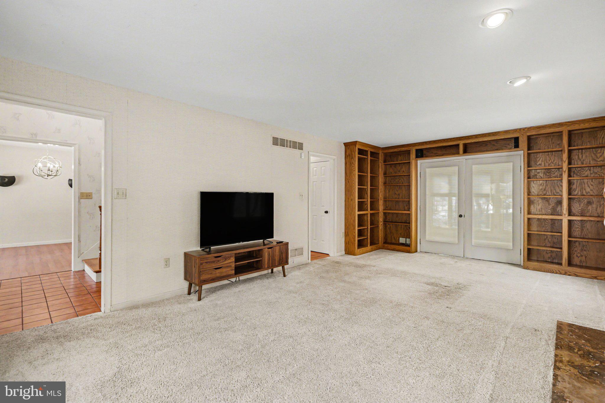 MOUNTAINDALE - Residential