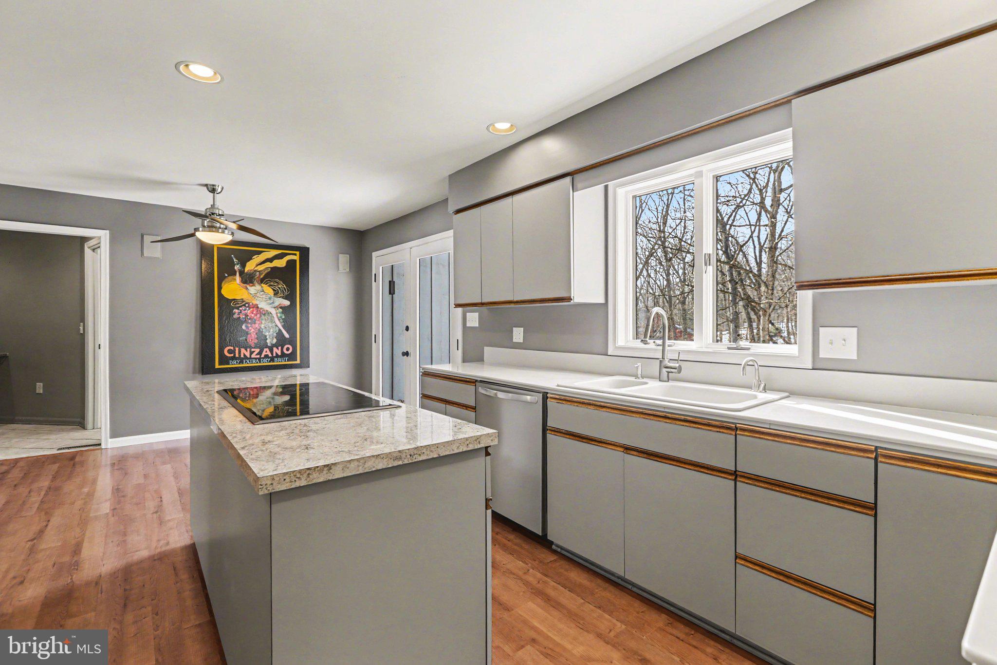 MOUNTAINDALE - Residential