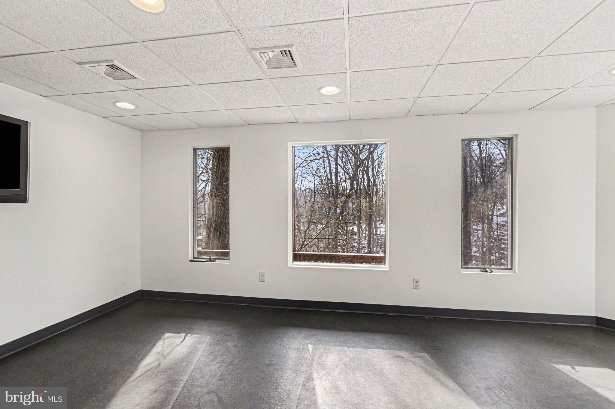 MOUNTAINDALE - Residential