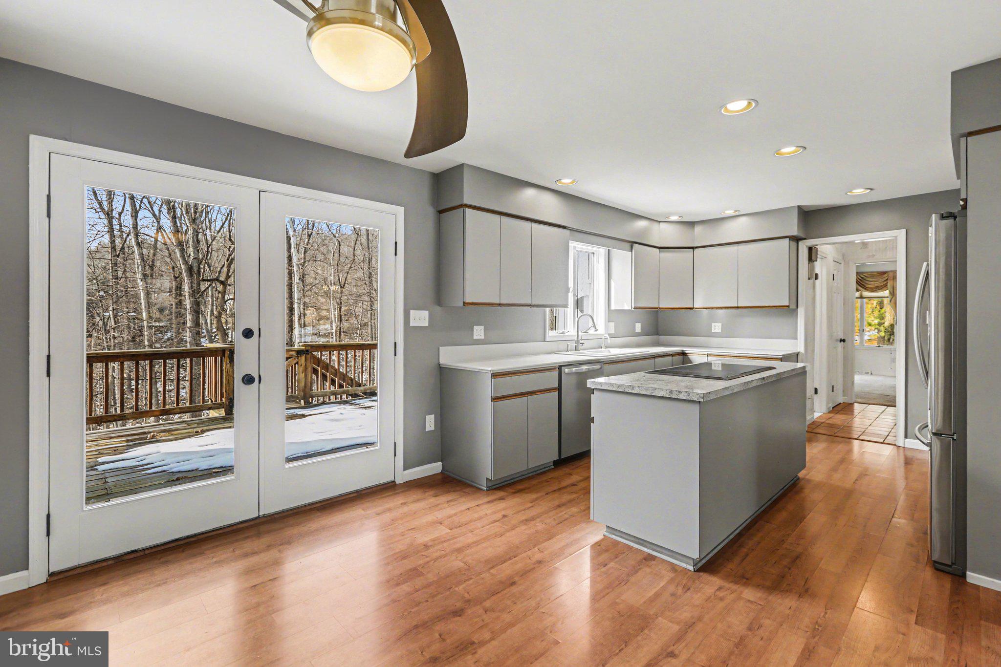 MOUNTAINDALE - Residential