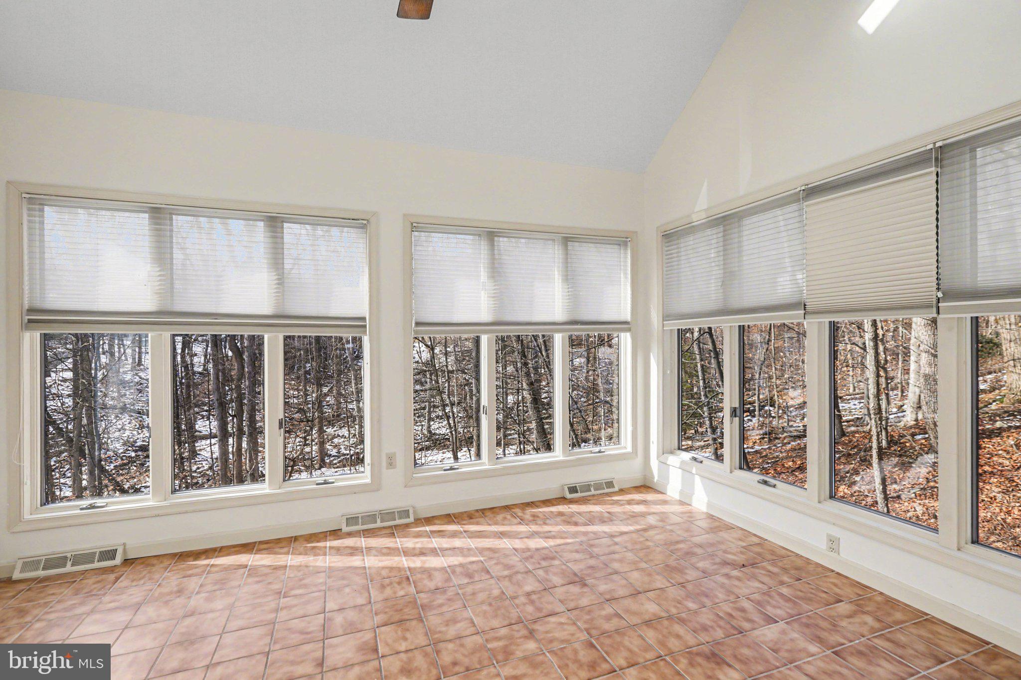 MOUNTAINDALE - Residential