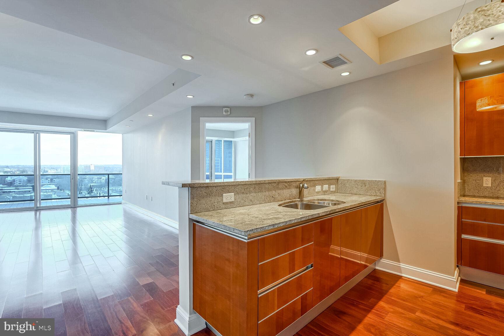 TURNBERRY TOWER - Residential Lease