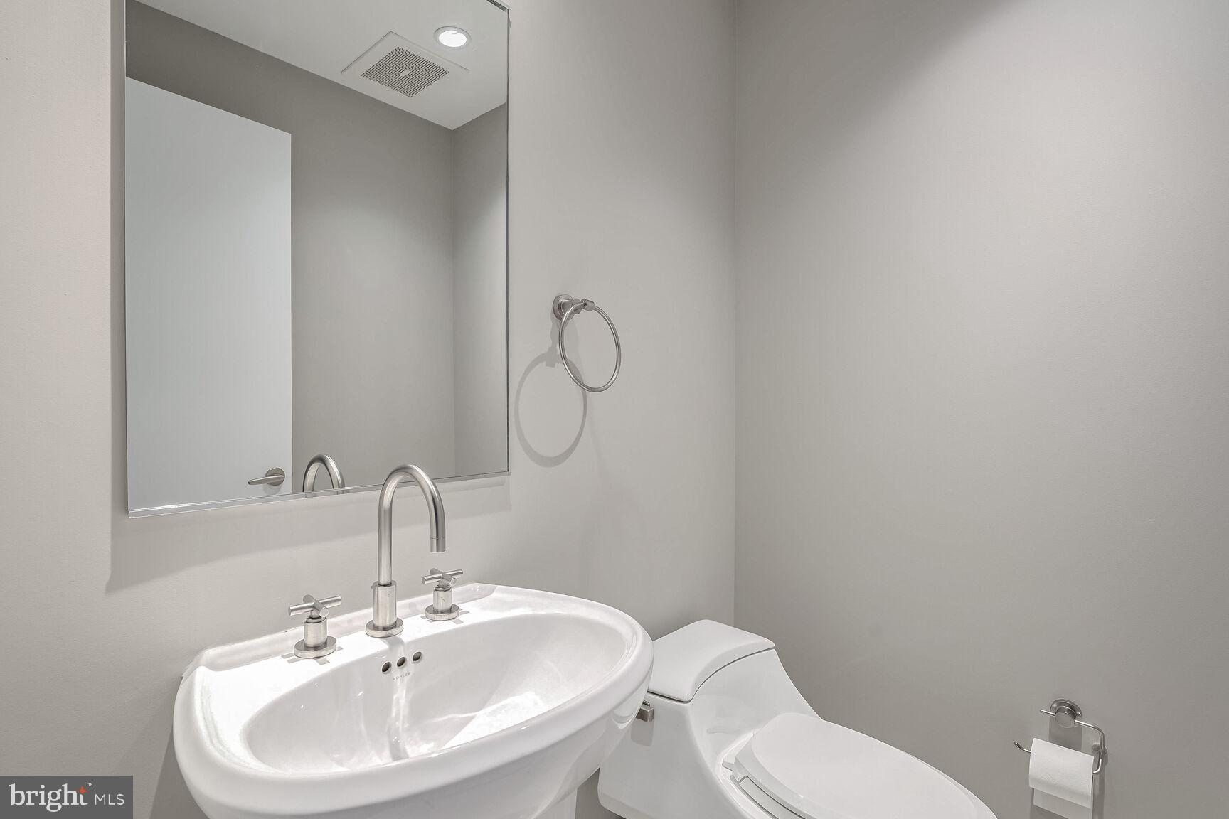 TURNBERRY TOWER - Residential Lease