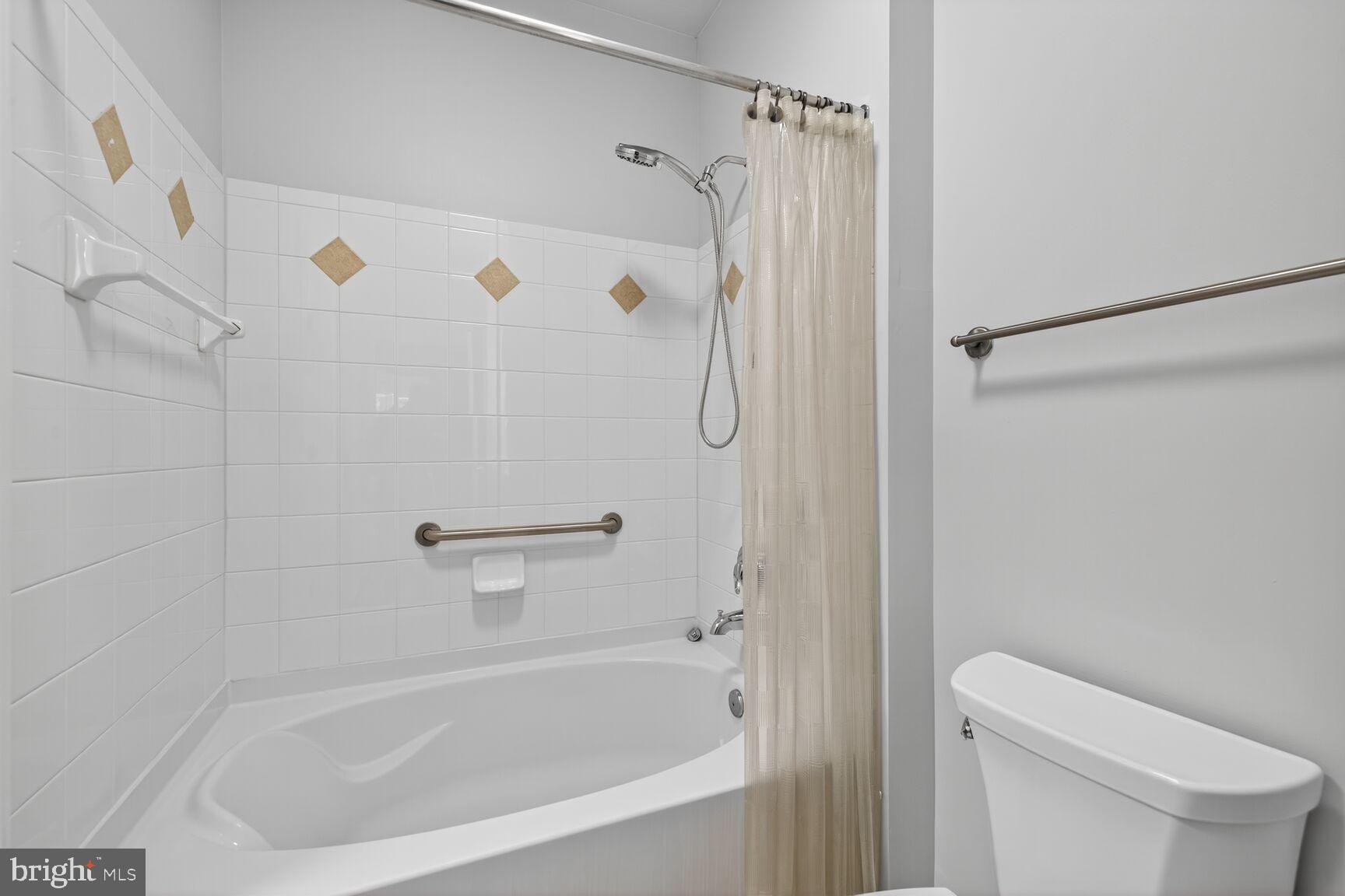 THE COLONNADE AT KENTLANDS - Residential