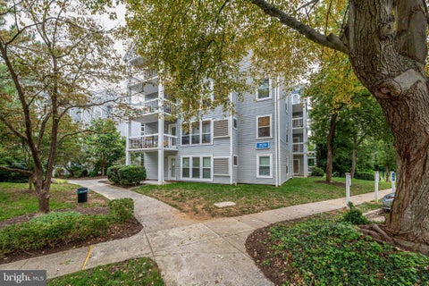Photo of 3179 Summit Square Drive #2-A2, OAKTON, VA 22124 (MLS # VAFX2342576)