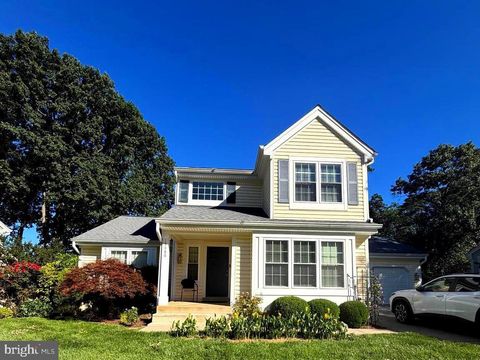 Photo of 13486 Lake Shore Drive, HERNDON, VA 20171 (MLS # VAFX2326448)