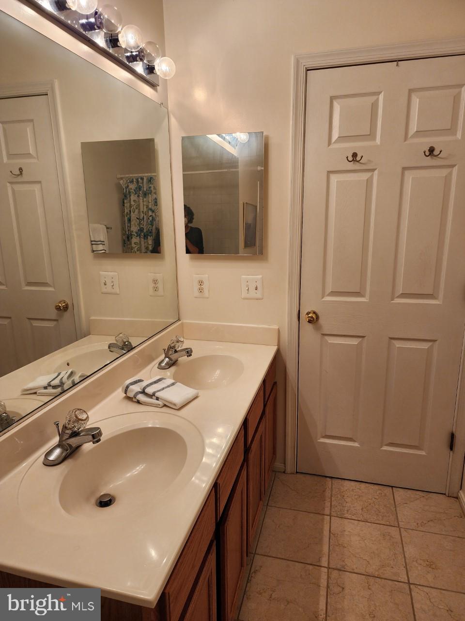 EAST HAMPTON - Residential