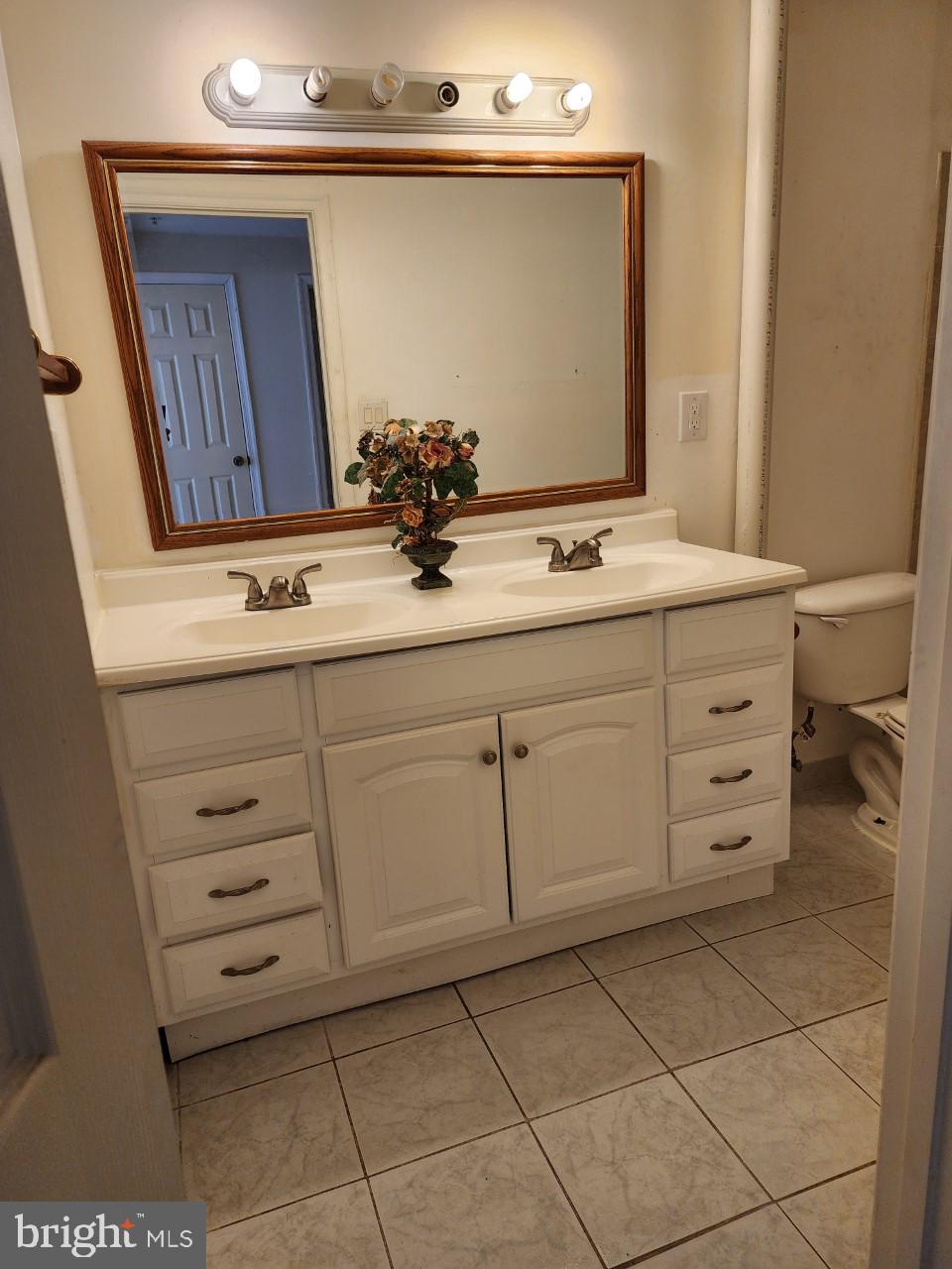 EAST HAMPTON - Residential