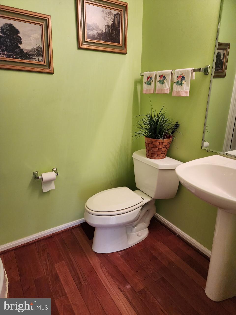 EAST HAMPTON - Residential