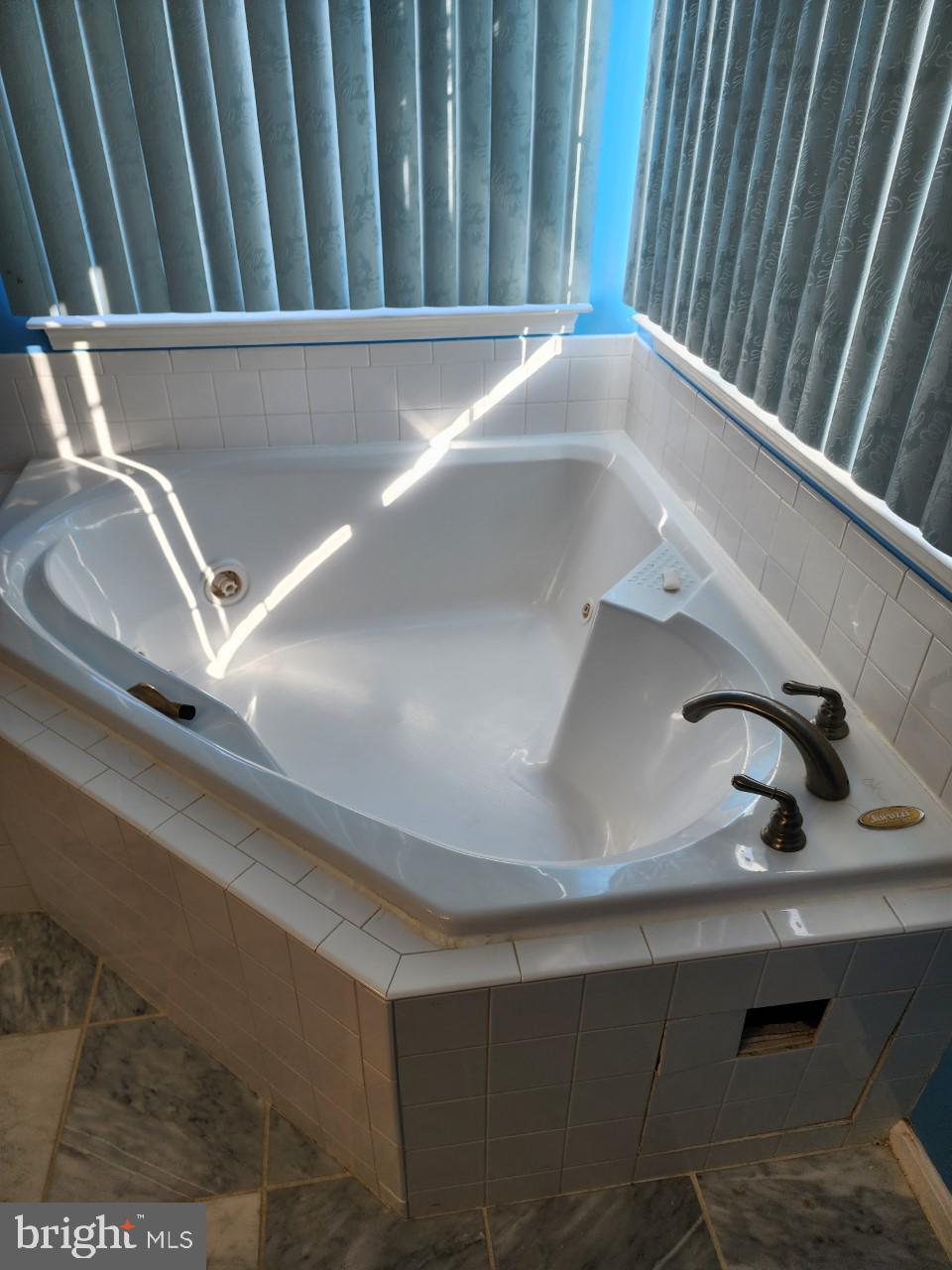 EAST HAMPTON - Residential