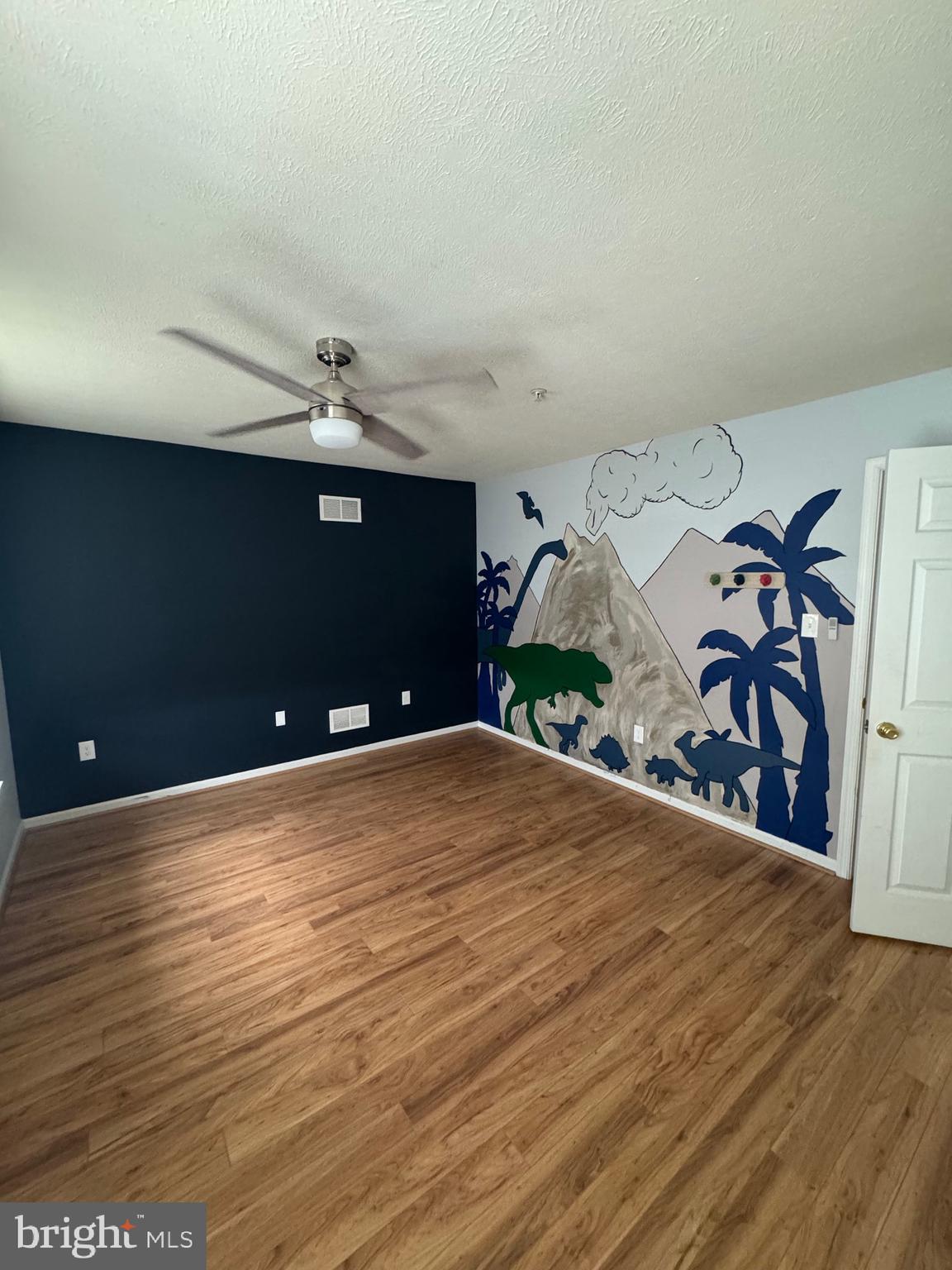 WALNUT HILL - Residential