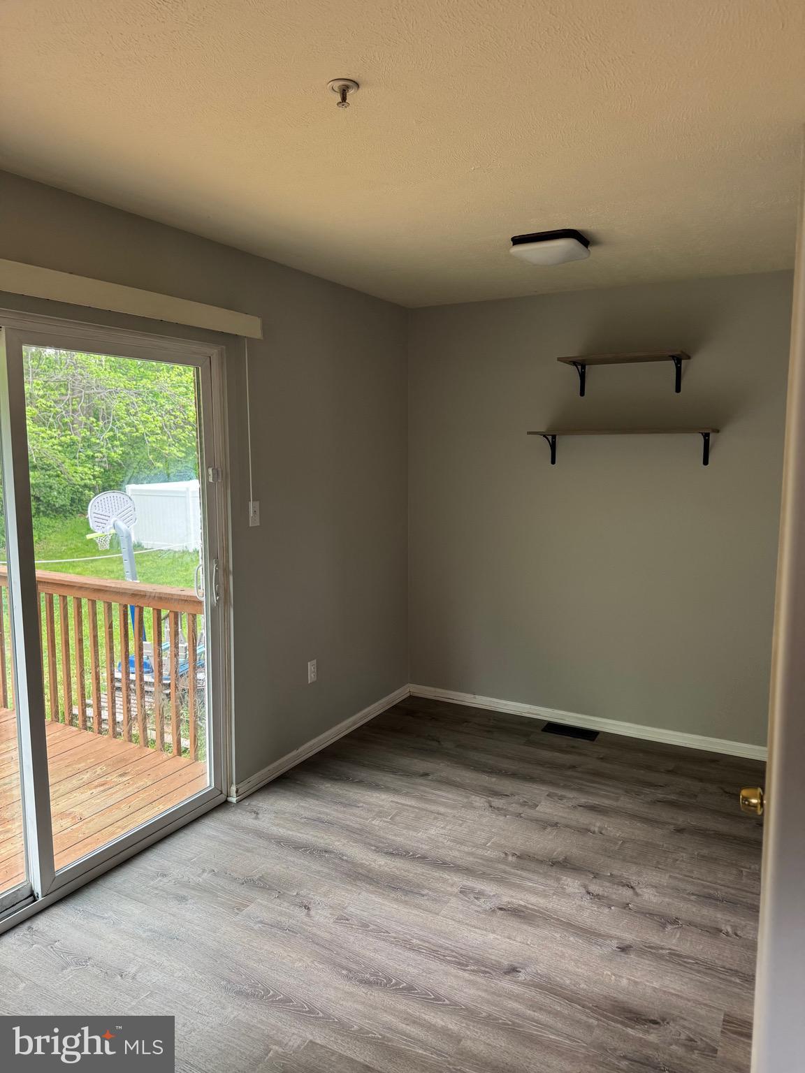 WALNUT HILL - Residential