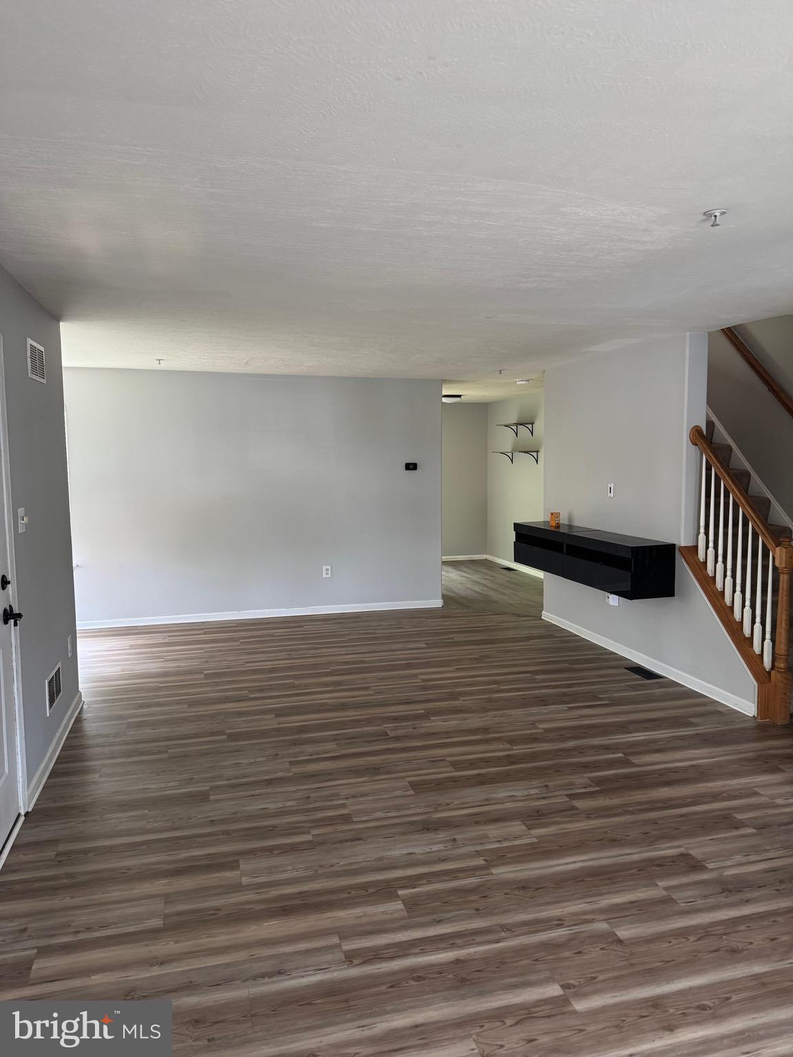 WALNUT HILL - Residential