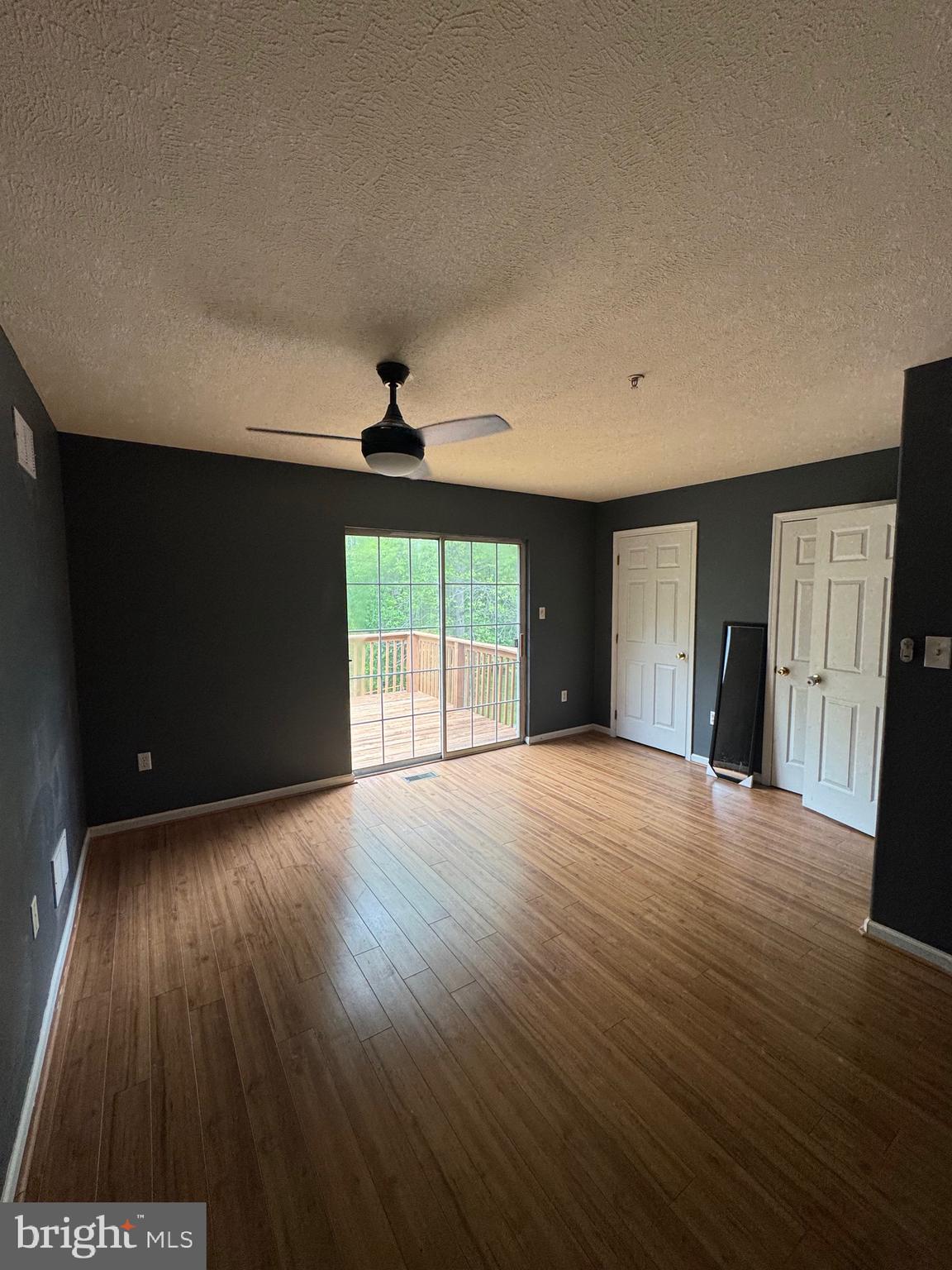 WALNUT HILL - Residential