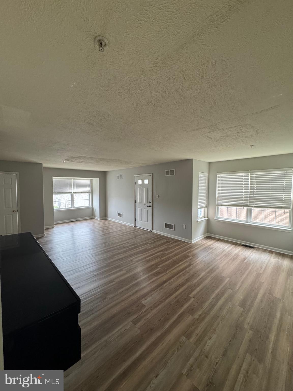 WALNUT HILL - Residential