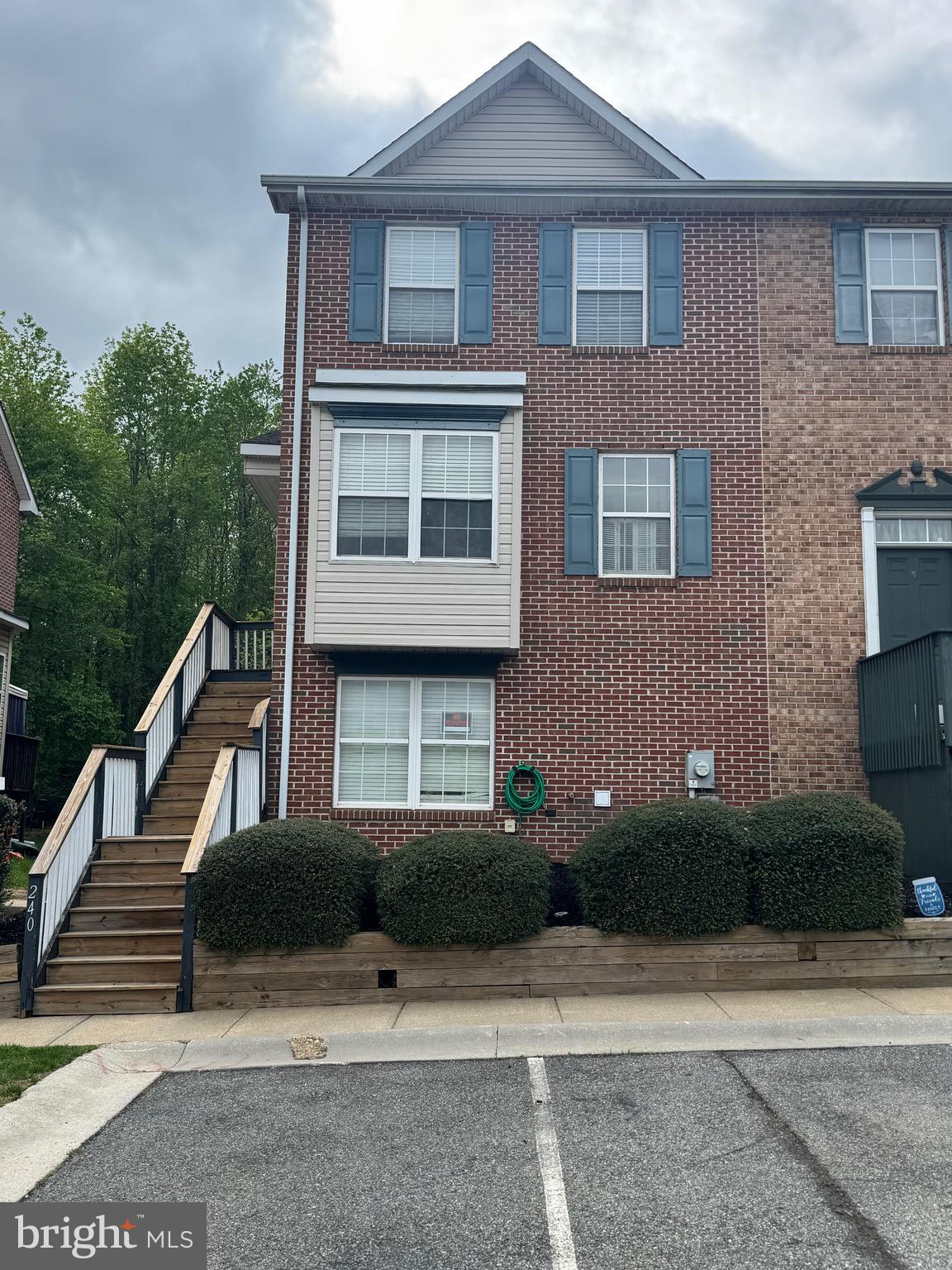 WALNUT HILL - Residential