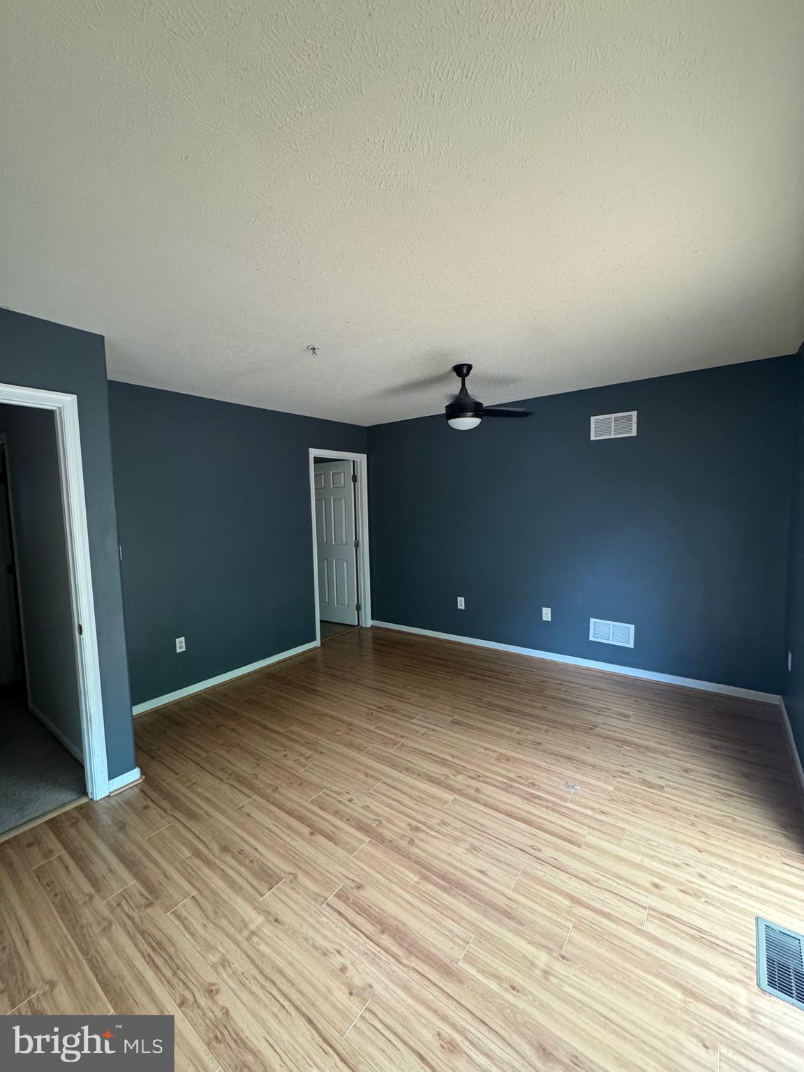 WALNUT HILL - Residential