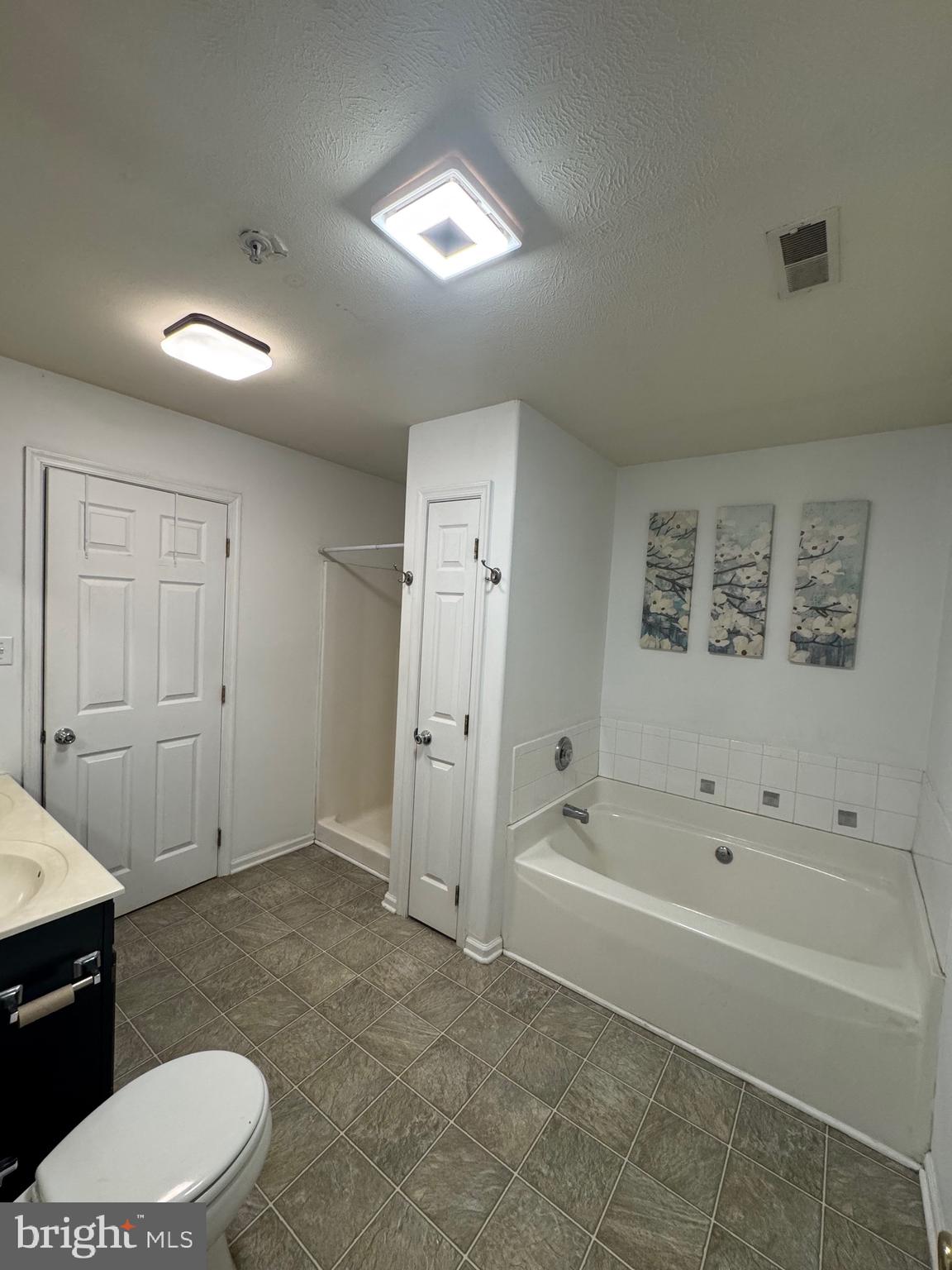 WALNUT HILL - Residential