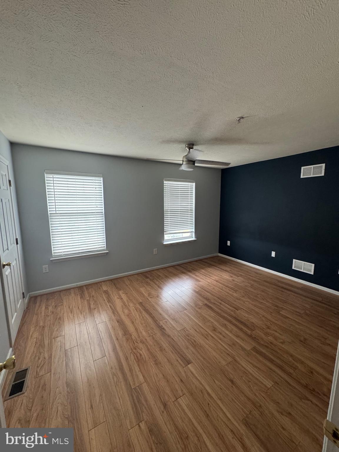 WALNUT HILL - Residential