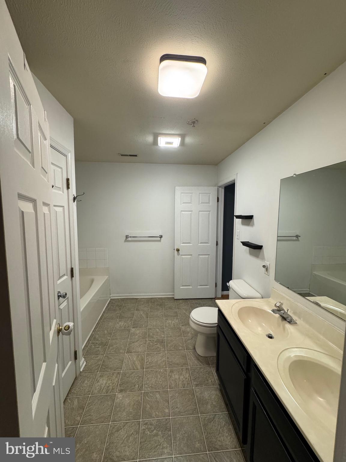 WALNUT HILL - Residential