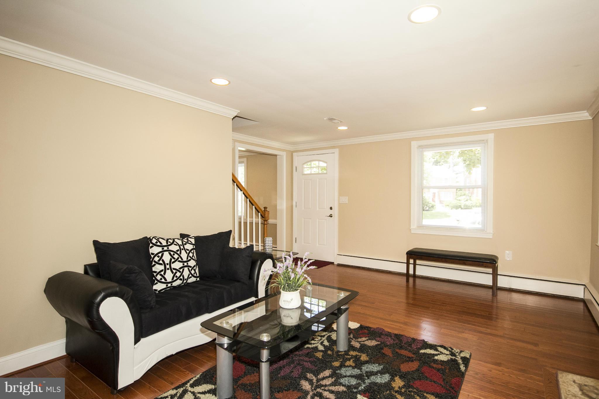 COLONIAL VILLAGE - Residential