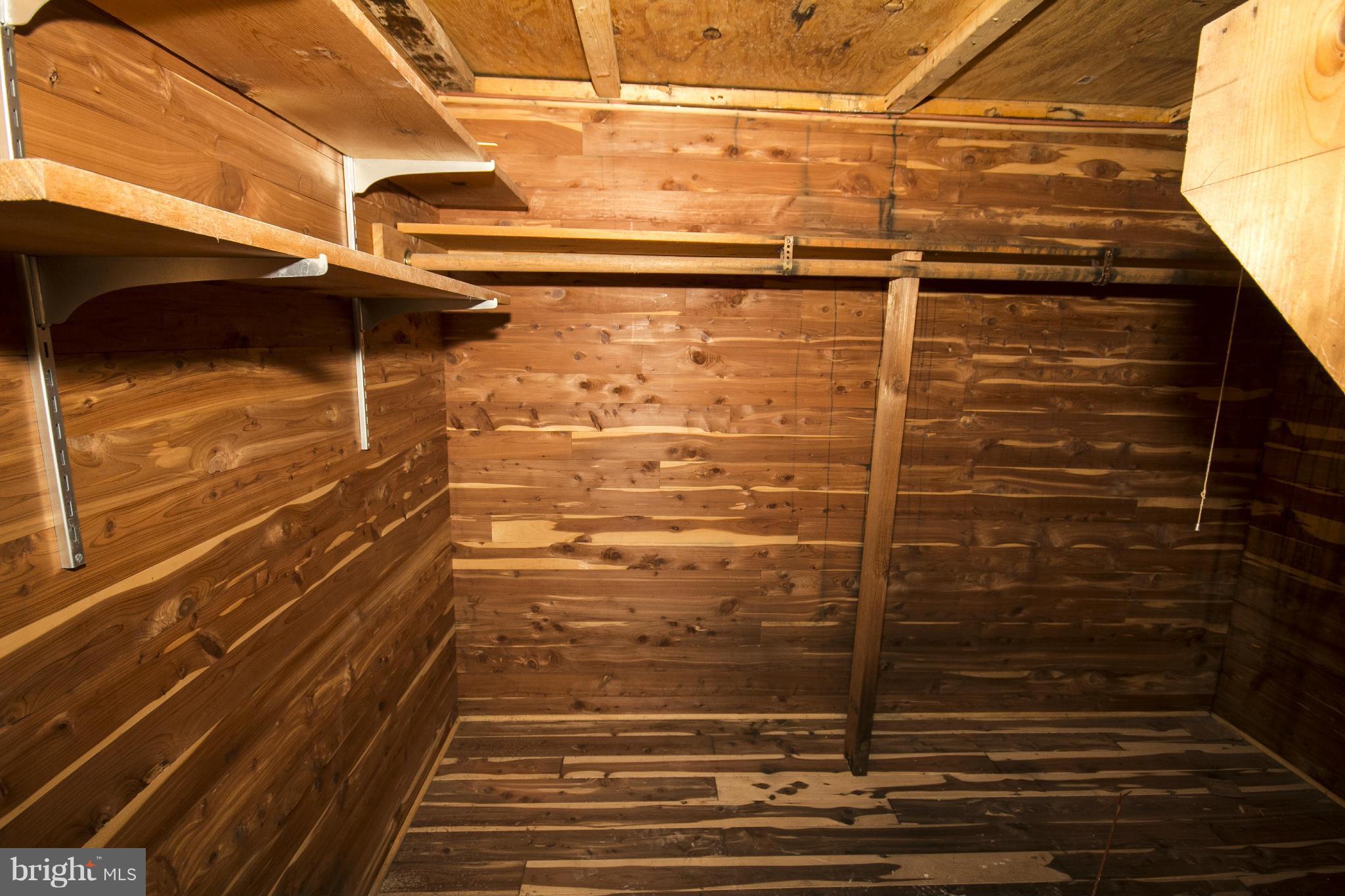 COLONIAL VILLAGE - Residential