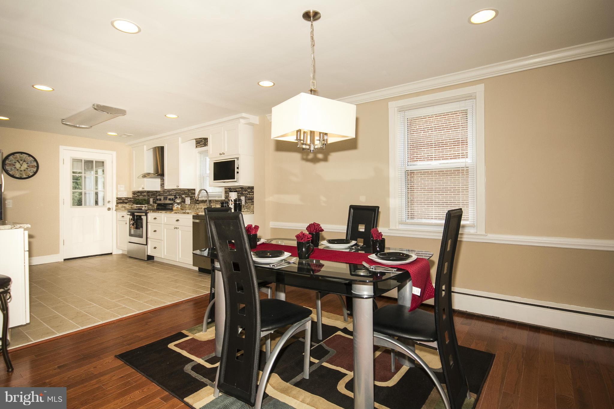 COLONIAL VILLAGE - Residential