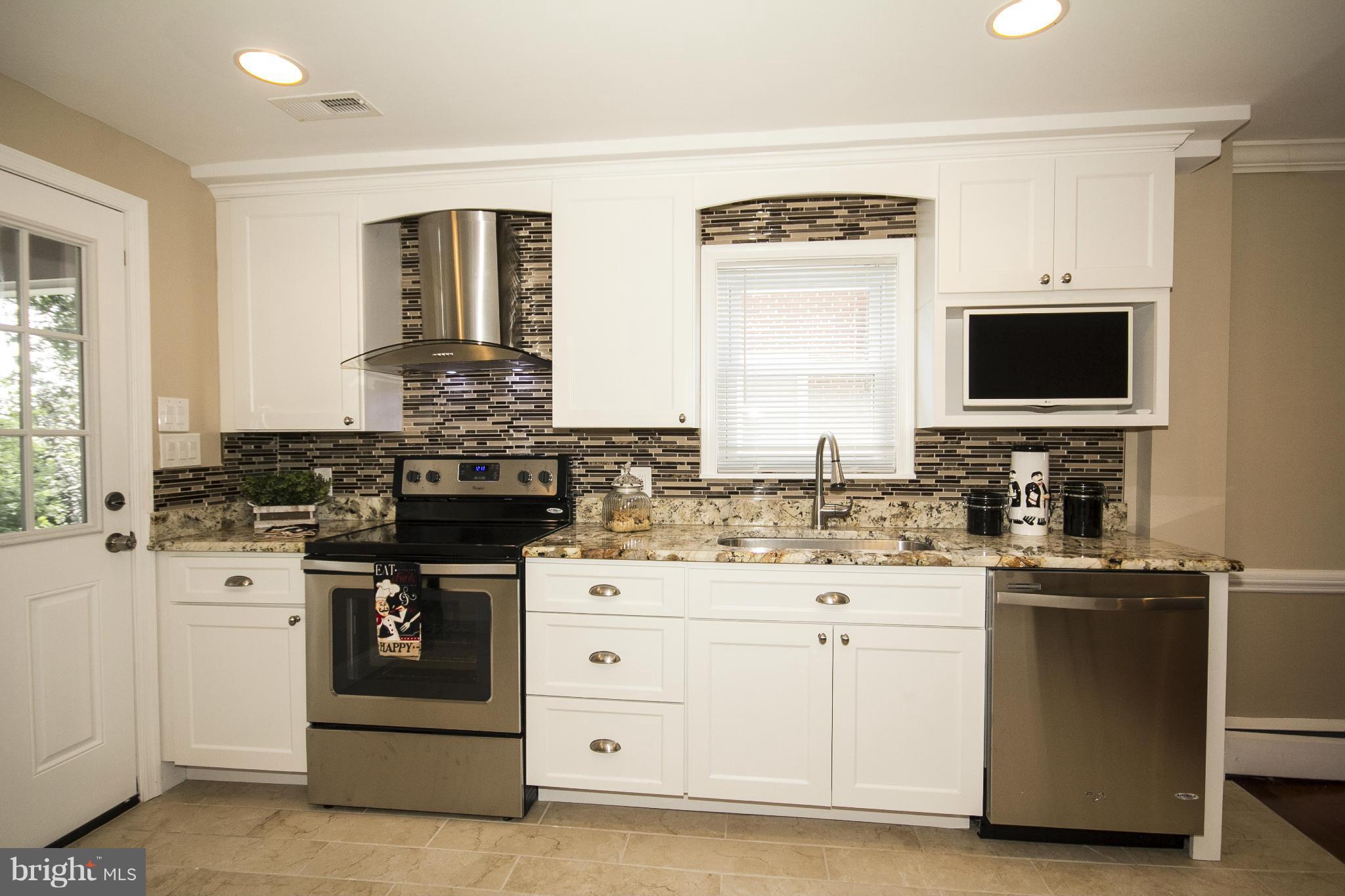 COLONIAL VILLAGE - Residential