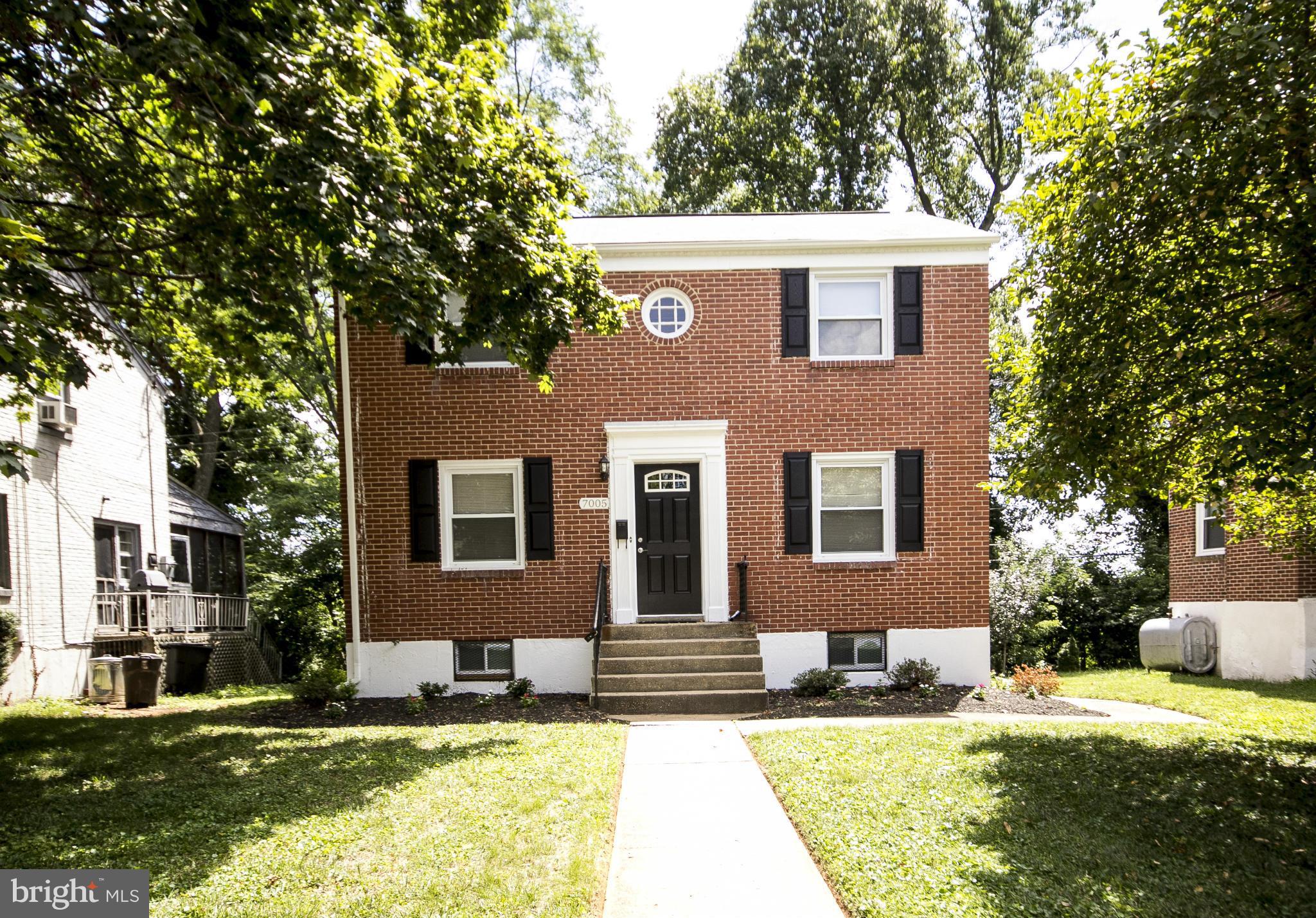 COLONIAL VILLAGE - Residential