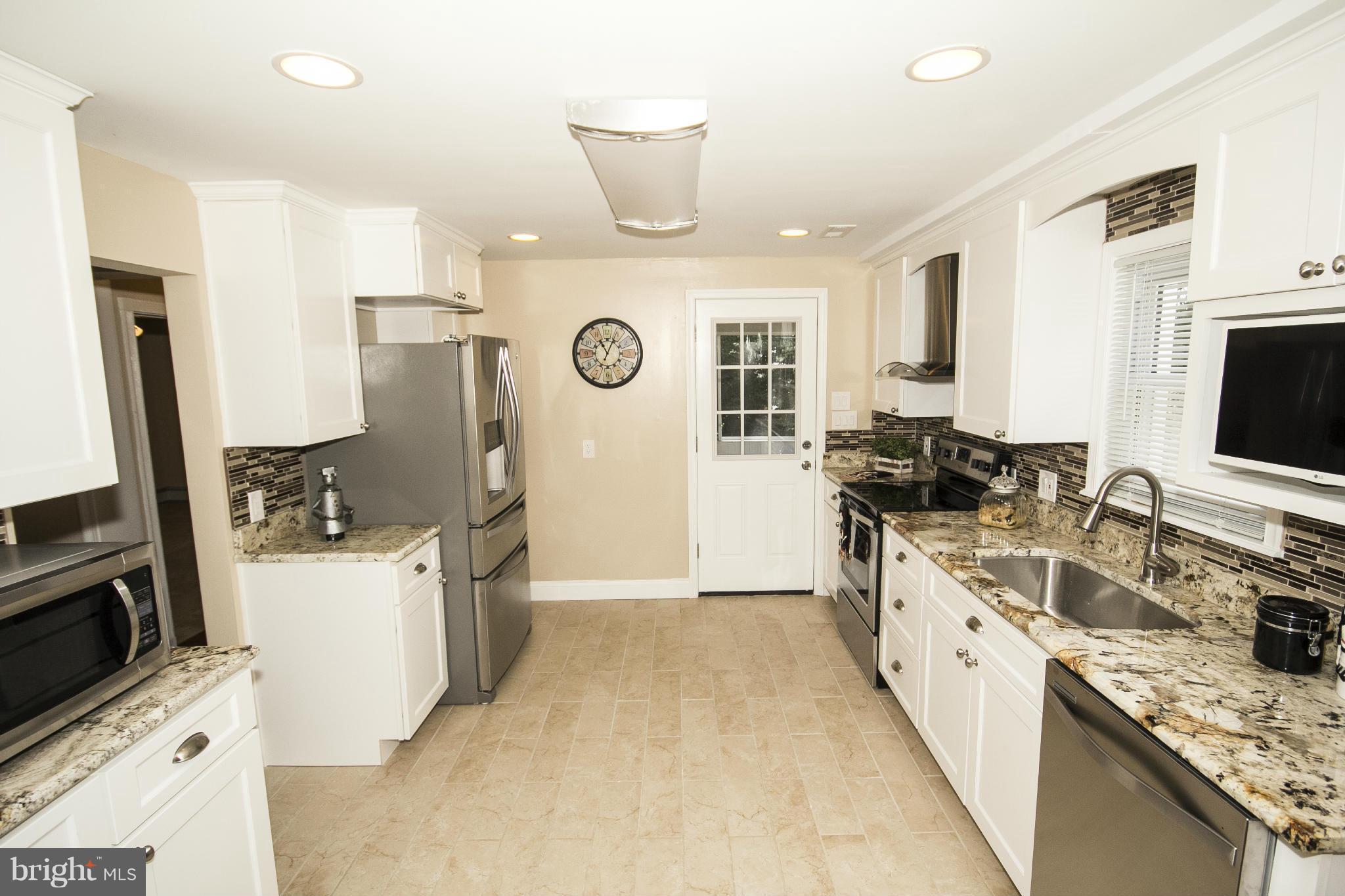 COLONIAL VILLAGE - Residential