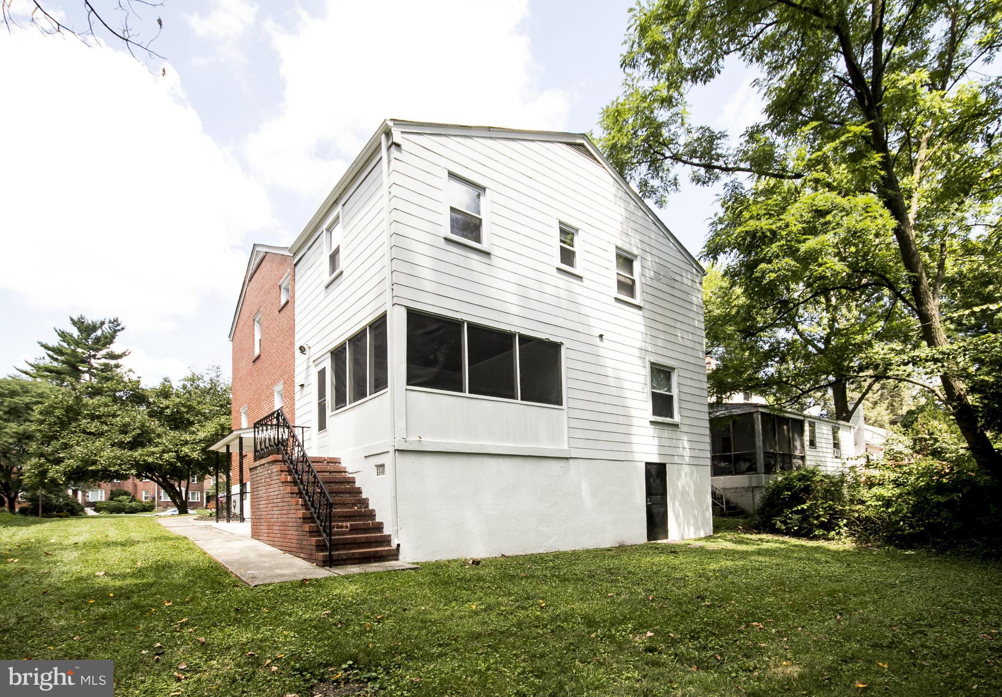 COLONIAL VILLAGE - Residential