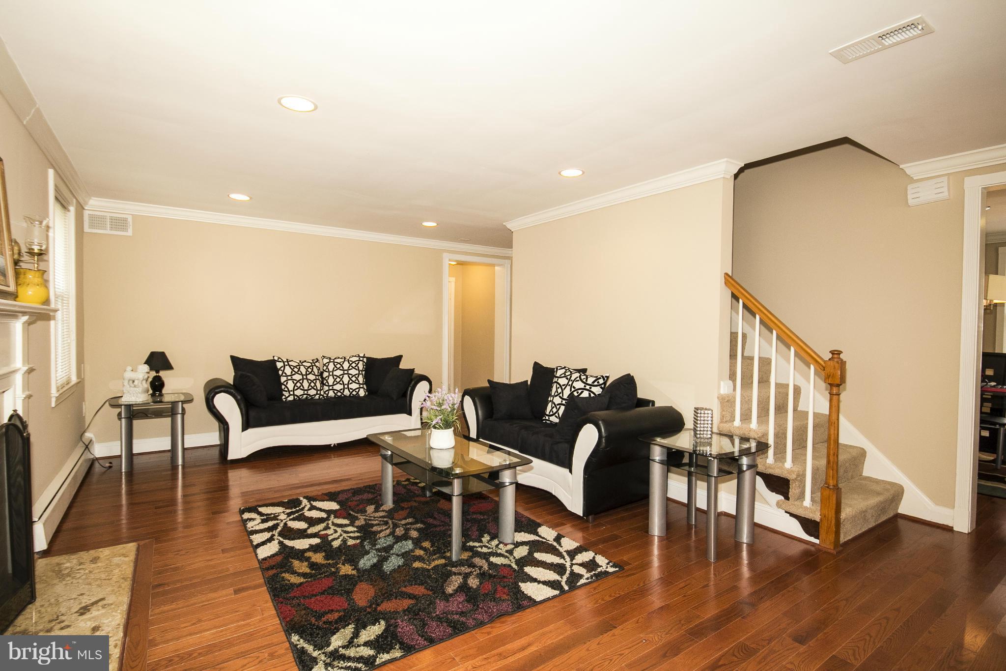 COLONIAL VILLAGE - Residential