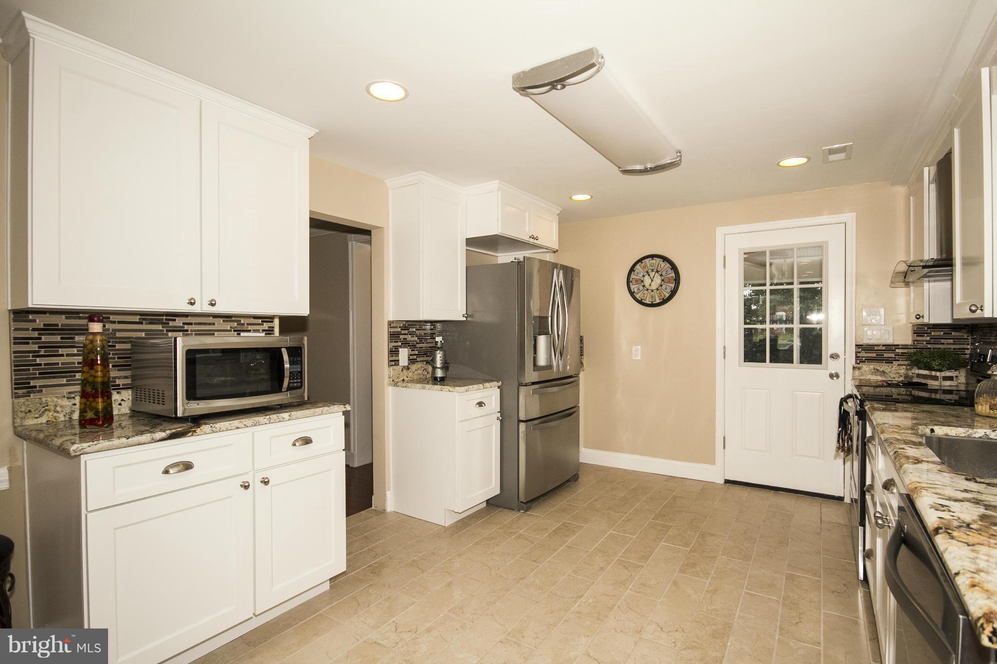 COLONIAL VILLAGE - Residential