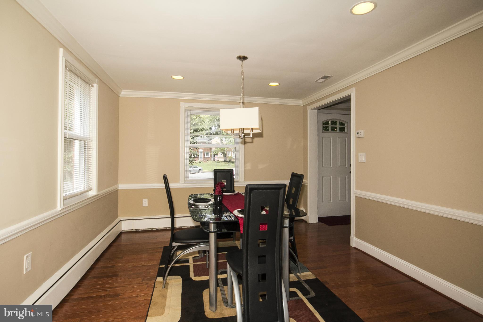 COLONIAL VILLAGE - Residential